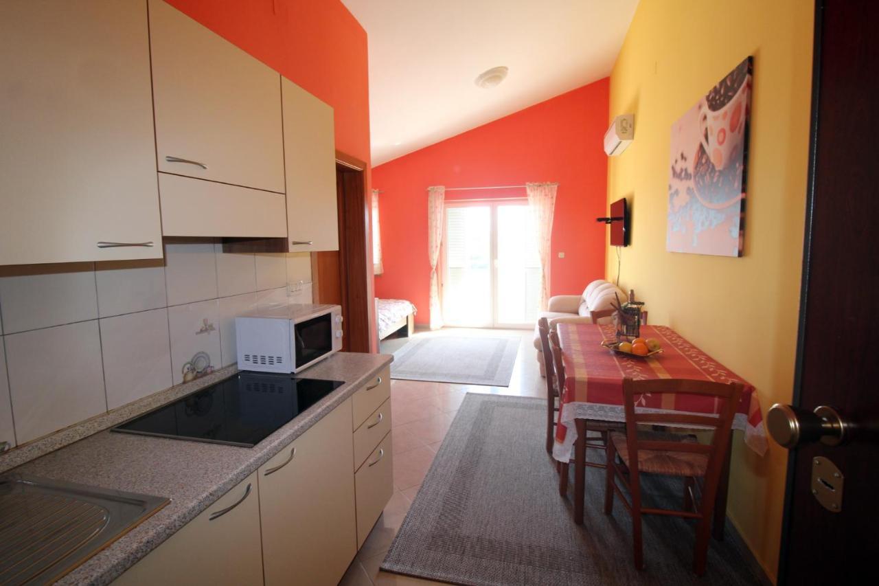 Studio Apartment Aniko Premantura Ngoại thất bức ảnh